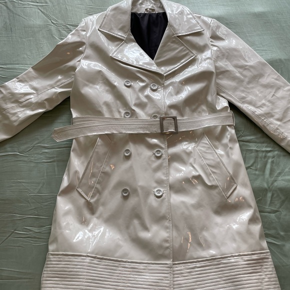 White Trench/Raincoat - Picture 5 of 7
